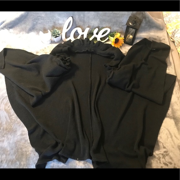 🖤 Ruffle Cape/Coat 🖤 - Picture 4 of 6